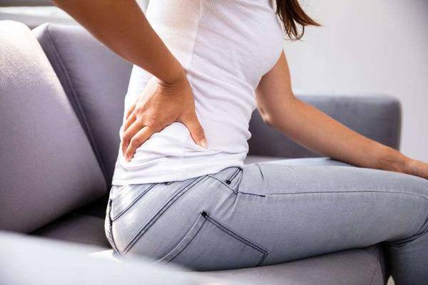 最常见的子宫以及附件等疾病,是导致女性腰疼的主要原因之一,如盆腔炎