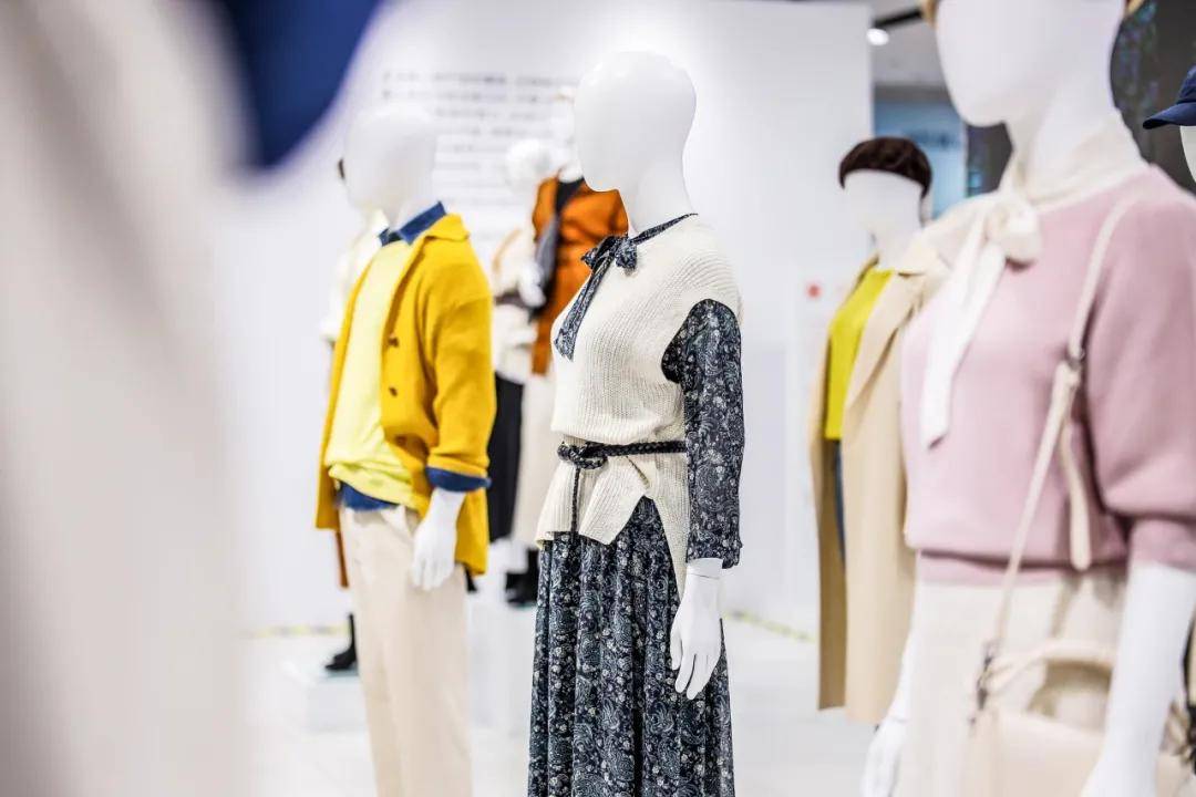 新店|2个月连开近30家新店，优衣库的勇气和底气