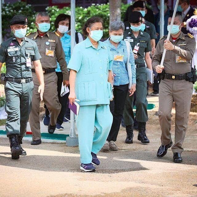 一身|泰国诗琳通公主瘦了！穿一身薄荷绿肚腩没了，被王后排挤都很大度