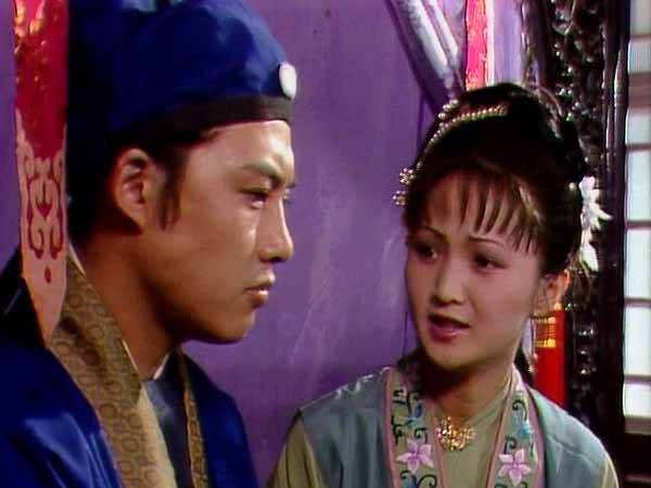 他本来还有过两个通房丫头,是结婚以前就有的.当时贾琏还太年轻.