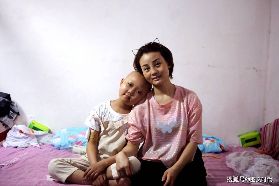 欠费|她含泪求妈妈放弃,母女俩抱头痛哭血癌女童因欠费17万被迫出院