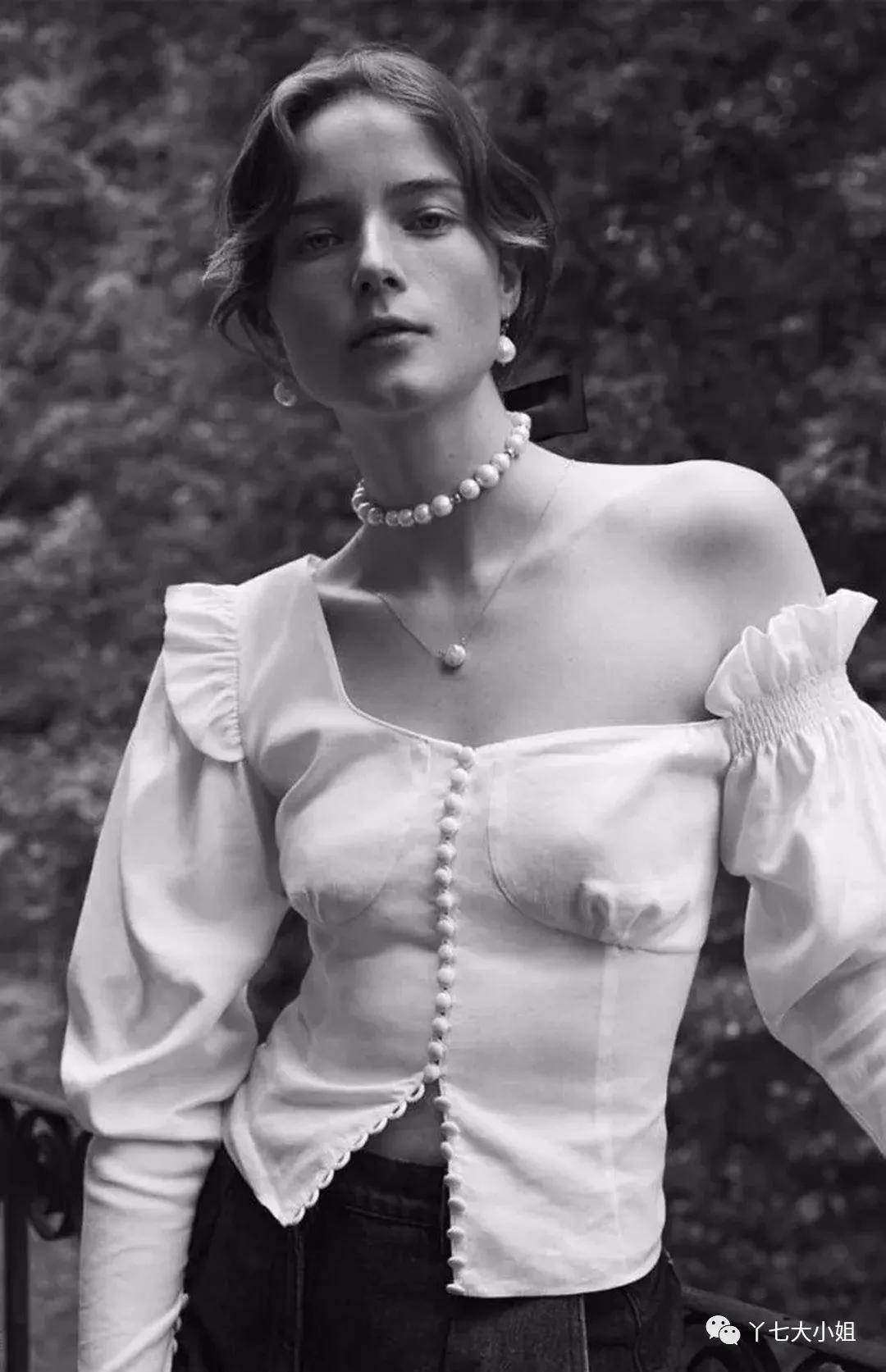 装饰|嫌衣服单调？加几颗小钮扣，眼睛都看直了~