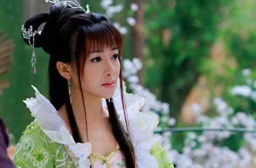 金巧巧|原创跟金巧巧蒋勤勤并称北影三朵花，半张脸都花了，都挡不住她的美貌