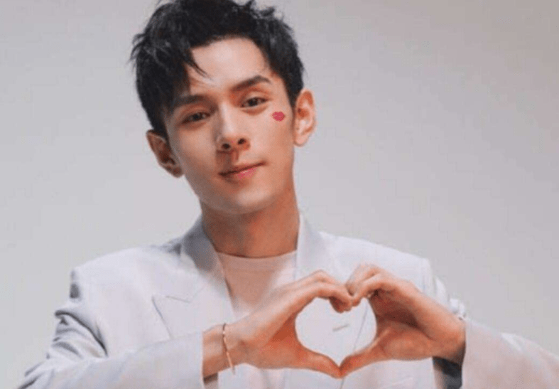 直播|“口红一哥”李佳琦直播4年，粉丝三千万年入千万，背后有多拼命