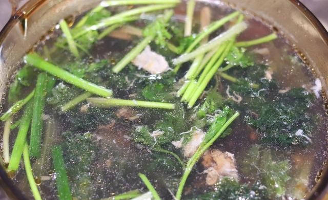 鸡蛋蒸酸生菜 6890185e328f4736a9f9a5318df5b71b.jpeg