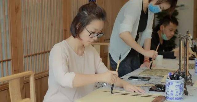 Lisa|原创《爱情公寓》最亮眼配角，她本色出演戏份少，却嫁百亿富豪当阔太