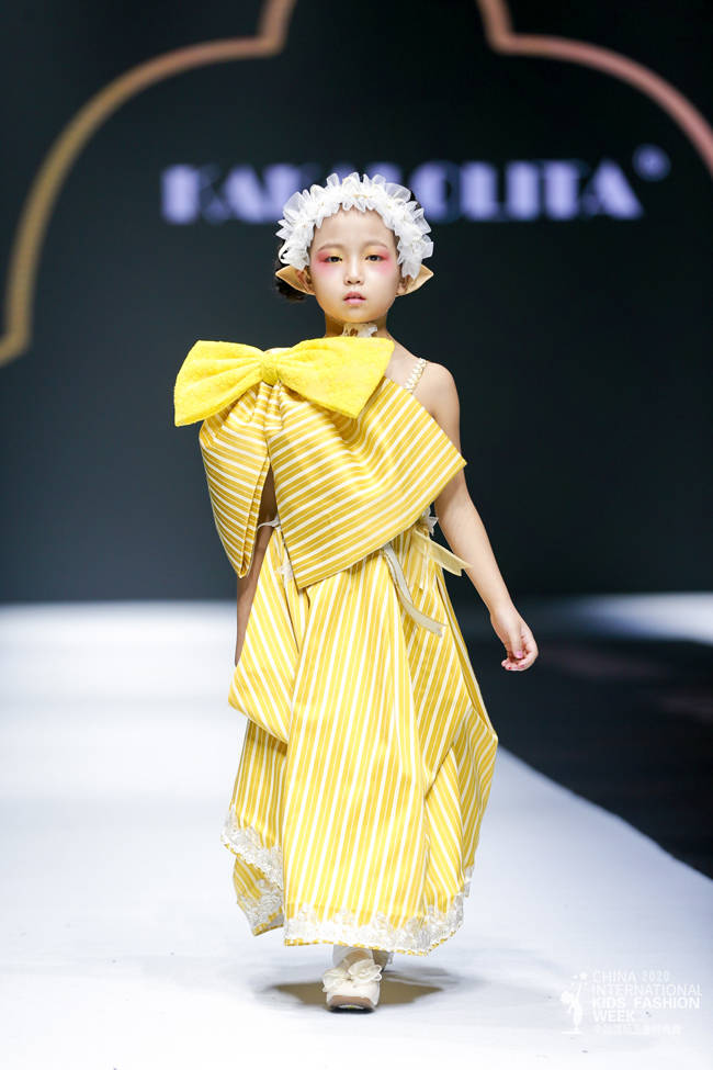 城堡|KAKALOLITA亮相中国国际儿童时尚周 演绎“城堡里的精灵”