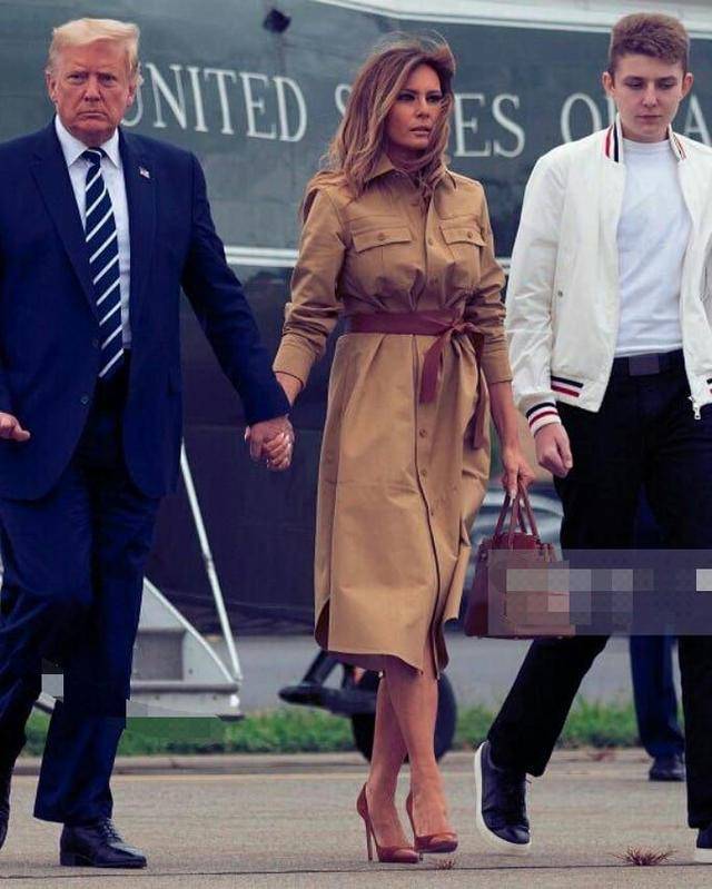 梅拉尼娅|弟弟葬礼特朗普一家送别!梅拉尼娅踩红底鞋,幼子站前排长子靠后