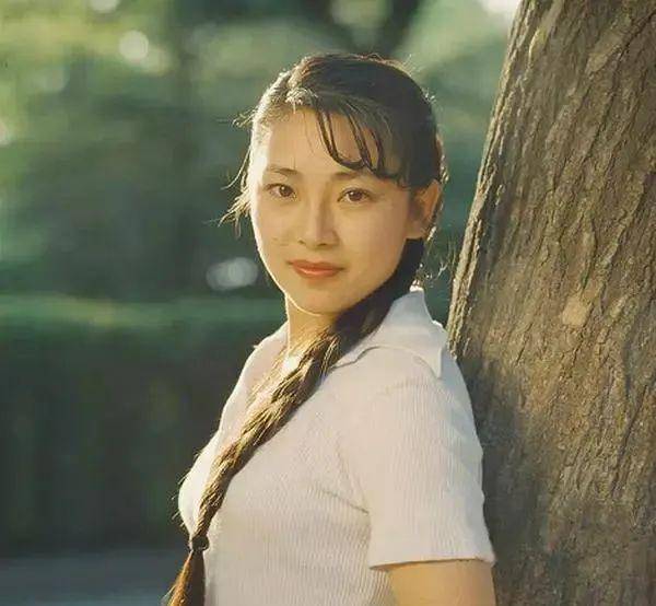 原创为利智还巨额债务,养5个家庭近40年,李连杰幸福背后的辛酸 原创为利智还巨额债务,养5个家庭近40年,李连杰幸福背后的辛酸