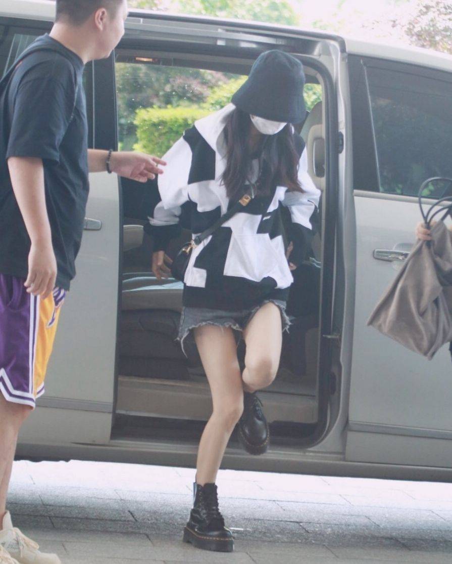 精灵|赵丽颖森系大片变身林间精灵，现在的她，和少女时期有什么不同？