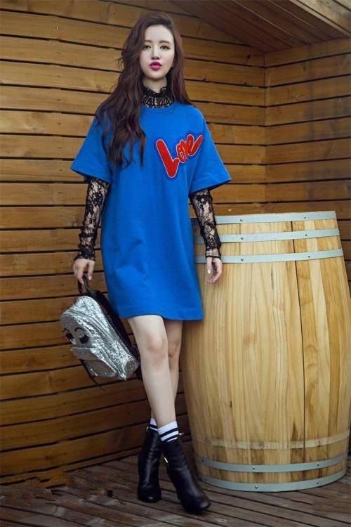 亮片|张萌高有马尾配亮片复古装，气场还是很逼人，但颜值却拉低很多