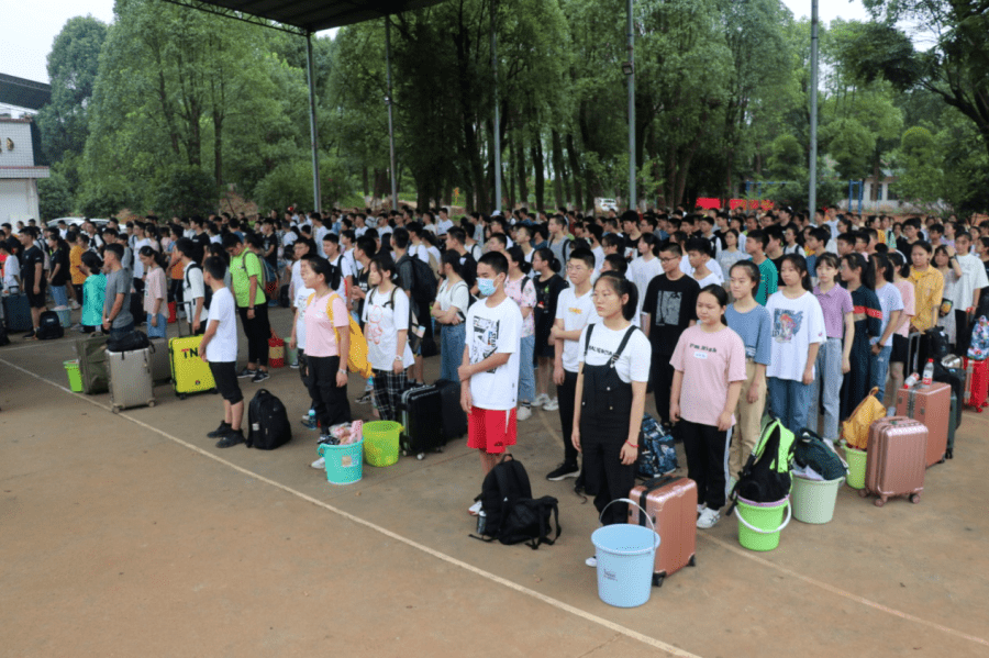 校服换绿装——常德市二中2020级高一新生迎来军训生活