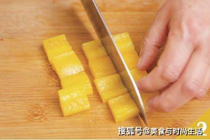 火腿肠怎么切成小丁块 90cced7f304d41a290b5852f7b5e7324.jpeg