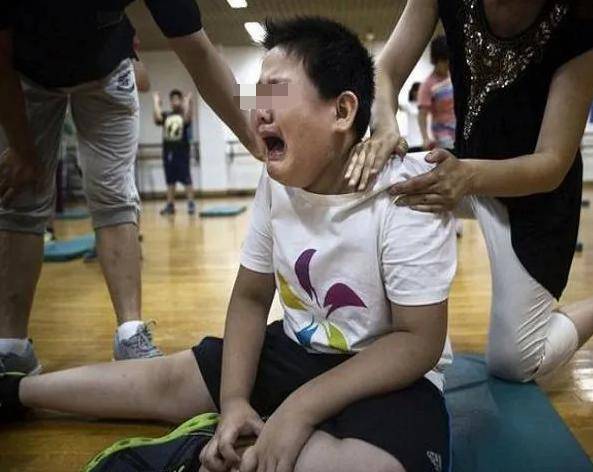 孩子|老师让妈妈带孩子就医，检查结果让她松口气5岁男孩体重90斤