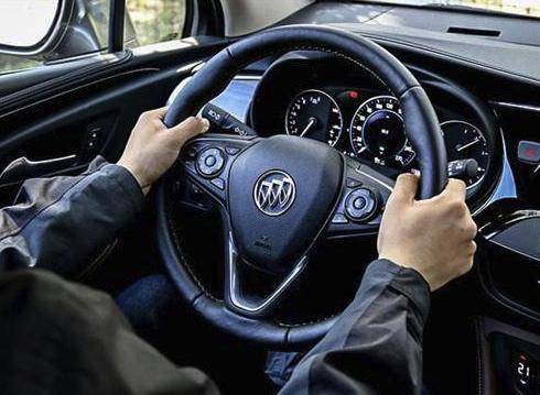 老司机是怎么握方向盘 1fe27c6ca1ba4e78a5d3d63227663b07.jpeg