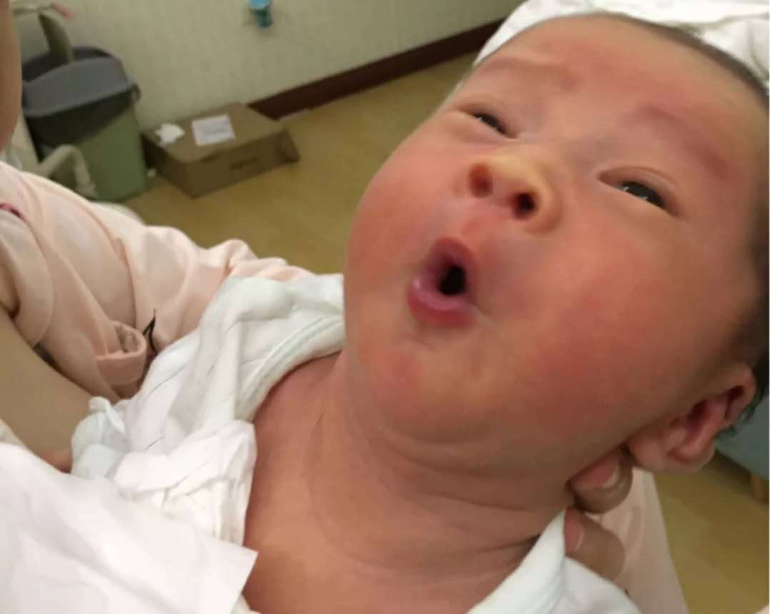 新生儿|反而预示高颜值，宝宝：逆袭的我你高攀不起新生儿这几个部位丑