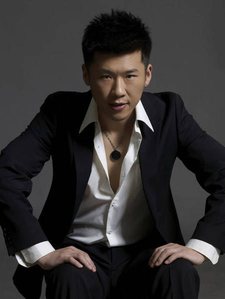 王骁的父母都是演员,长期受到父母影响的王骁从小也对演员非常的感