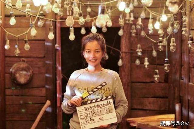 片场|原创赵薇在片场大发雷霆？因演员出错当场摔耳机喊停，被指要求太苛刻