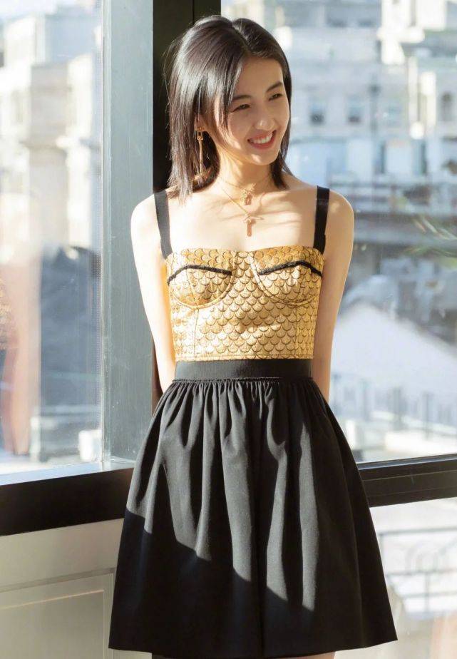 蓬蓬裙怎么搭配头发 b5a60b9580314d01bf2b4919bfe64607.jpeg