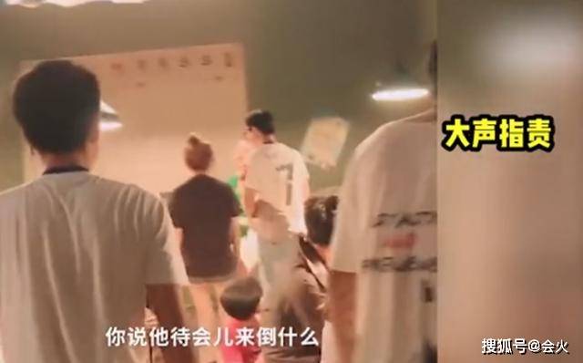 片场|原创赵薇在片场大发雷霆？因演员出错当场摔耳机喊停，被指要求太苛刻