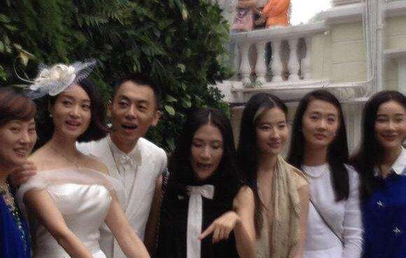 刘亦菲素颜出席朱亚文婚礼看清打扮后是真朋友无疑