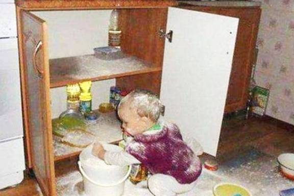 妈妈|定是在作妖？”这些行为让父母哭笑不得“宝宝静悄悄