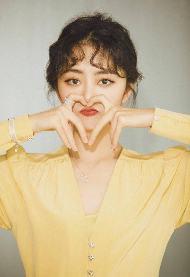 谭松韵《以家人之名》甜萌感全靠唇色,李尖尖同款少女