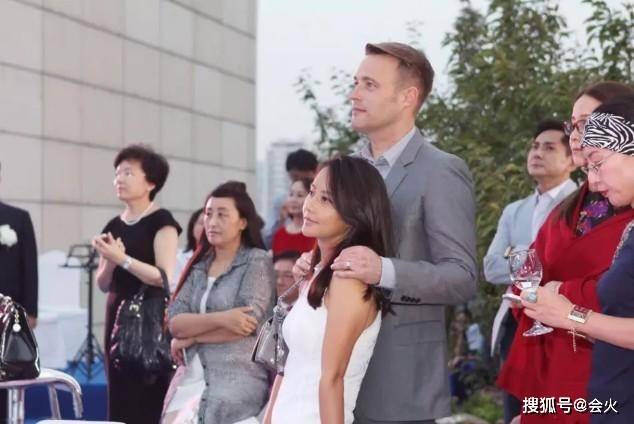 生活|原创吴奇隆前妻罕曝光！嫁洋富商生活富裕，吴奇隆曾连婚戒都不舍得买