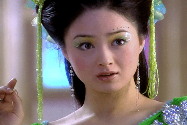 显得|曾胖成男友两倍宽的蒋欣，怎么突然瘦成这样了…