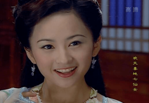 显得|曾胖成男友两倍宽的蒋欣，怎么突然瘦成这样了…