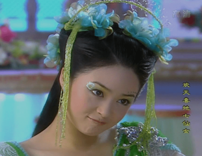 显得|曾胖成男友两倍宽的蒋欣，怎么突然瘦成这样了…