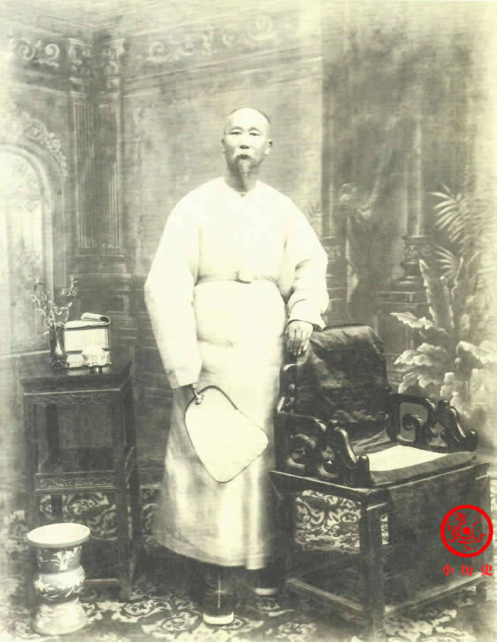 晚清老照片:直隶总督李鸿章身高1米83,与孙子合影尽享天伦之乐
