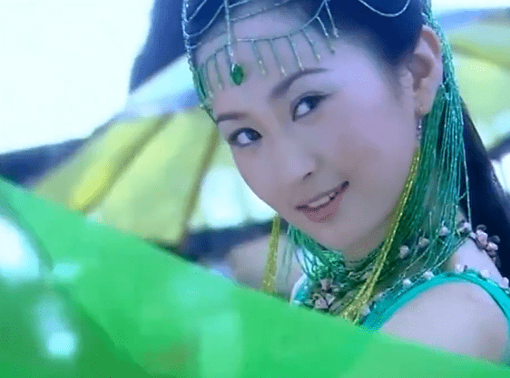 显得|曾胖成男友两倍宽的蒋欣，怎么突然瘦成这样了…