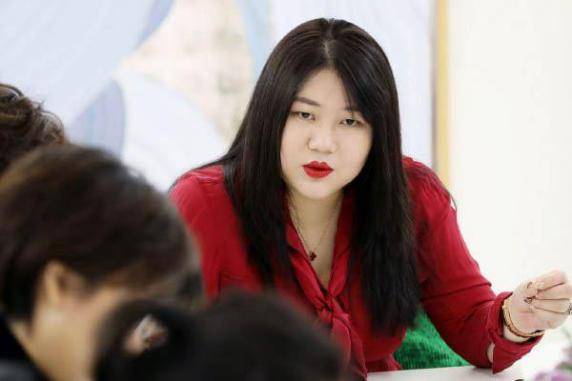 恋情|原创杨天真转行不顺?拿鹿晗恋情说事蹭热度,艺人都被她当摇钱树