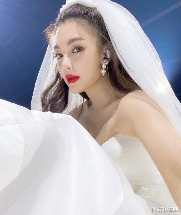 晨时婚纱_抖音晨妍穿白色的婚纱(3)