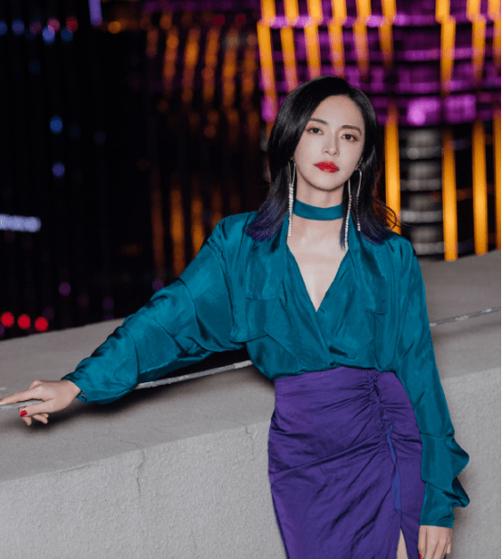 原创奔四的气质女人穿搭还得看姚晨!干练职场风搭配,还真是气场十足