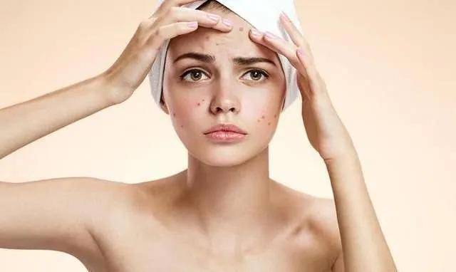 姐妹|直播卸妆想要证明自己是素颜美人,却因太敷衍被嘲假鼻子假脸碰不得?