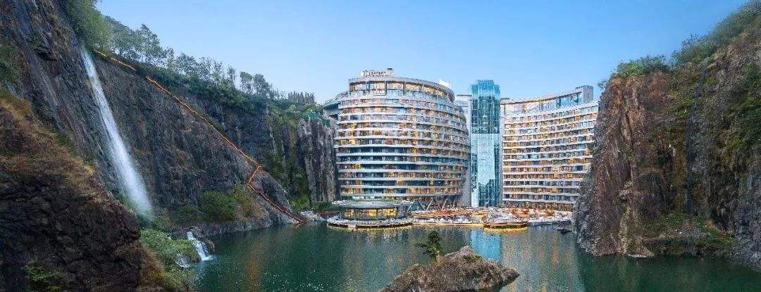 它,就是上海佘山世茂洲际酒店,又名世茂深坑洲际酒店.