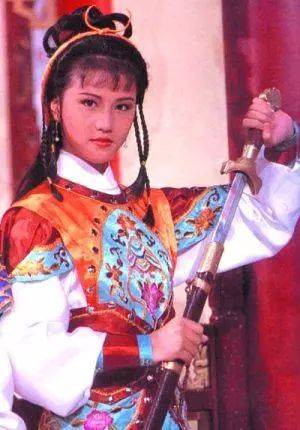 周海媚|原创?周海媚的演艺路 父亲私自给她报名参加选美 刚入无线就搭档大腕