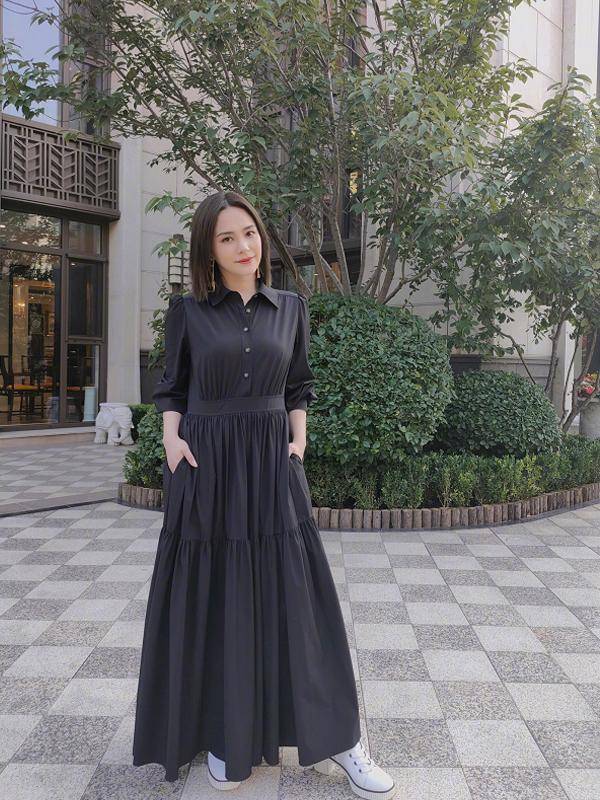 阿娇|钟欣潼终于好好穿衣服了，旁边的周扬青才惊艳！没想到这俩是闺蜜