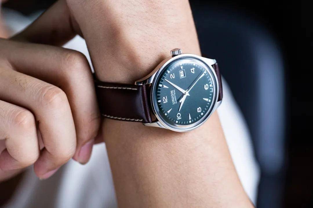 诺拉|男人啊！你被你的手表暴露了