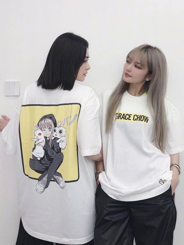 阿娇|钟欣潼终于好好穿衣服了，旁边的周扬青才惊艳！没想到这俩是闺蜜