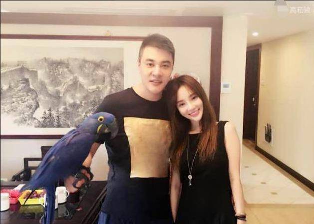 频繁被曝和贾乃亮关系缓和,李小璐哥哥疑表态