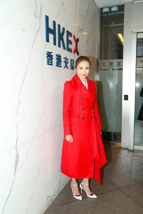 女神|黎姿是女神，但也不是永远年轻，到了一定年纪也会有皱纹要衰老！