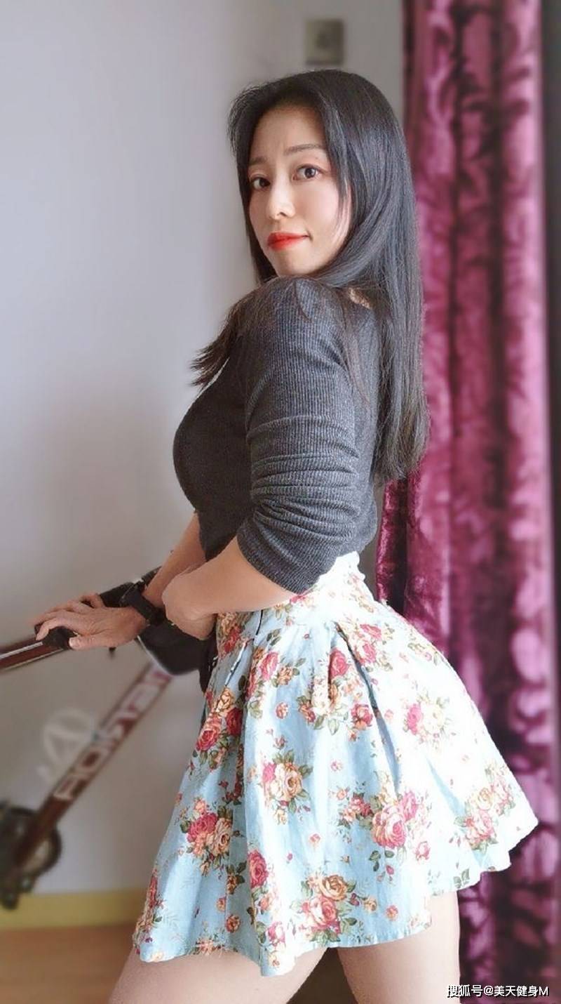 天津女老師走紅，身材秒殺體育老師，魅力十足！你還敢逃課？ 健身減肥達人 第1张
