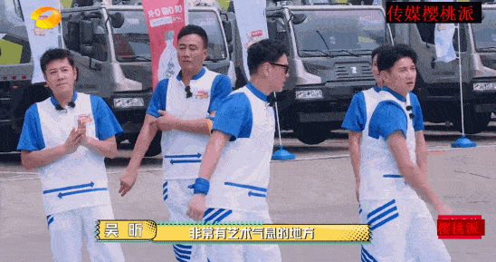 表情|原创吴奇隆因身高被气成表情包，够不着张国伟的背，录综艺表情绝望