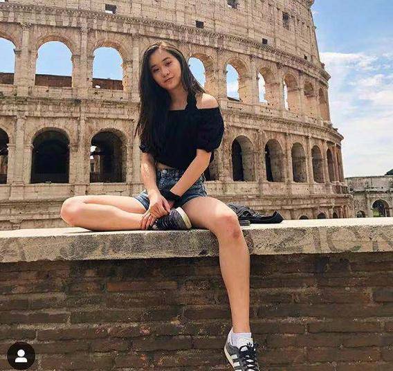 近照|李连杰16岁小女儿晒近照，身材发福胖许多，亲姐的留言亮眼了！
