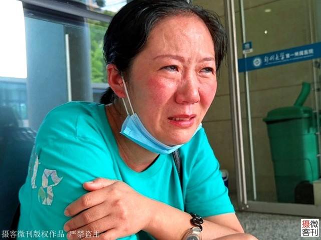 洋洋|“星妈”坚持10年后崩溃大哭：我不敢看他自闭症男孩突患重症住进ICU