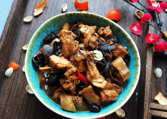 什么炖鸡最好吃又不上火 c0b5f782bf364be0a49a022ba0c4c8ab.png