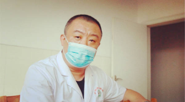 原创永州被踹伤猥亵男主治医生回应：他曾自残，为何这更让人看不起？